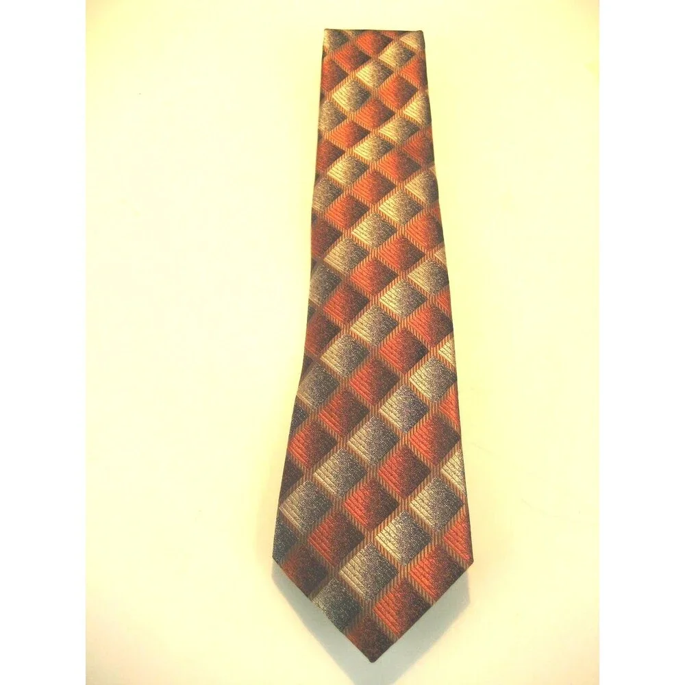 NWOT Pravata 100% Microfibre Geometric  Design Necktie